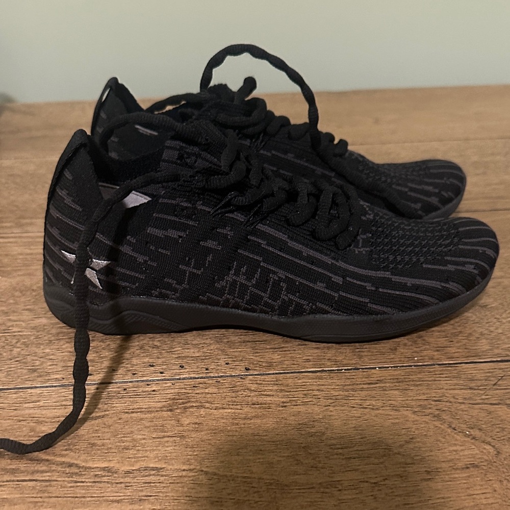 Rebel revolt cheer shoes, size 5